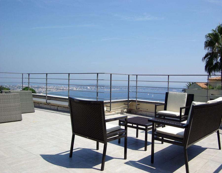 Villa Alamp#Supercannes #Golfejuan #Cannes #Mediterraneanpanoramicview #Piscine #Rooftop # Verymodern #Openliving #Closebeach #Closecapantibes Vallauris Zewnętrze zdjęcie